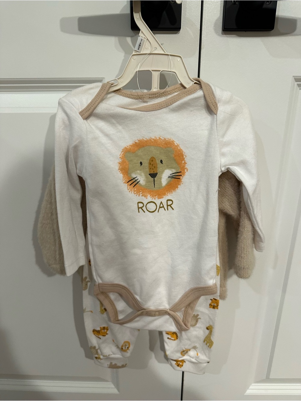 NWT Rabbit Moon Baby Boy 3-Piece Outfit Set 3-6 Months Knit Cardigan Safari Lion - Picture 4 of 6